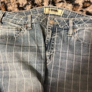 32 waist by 34 length. New without tags